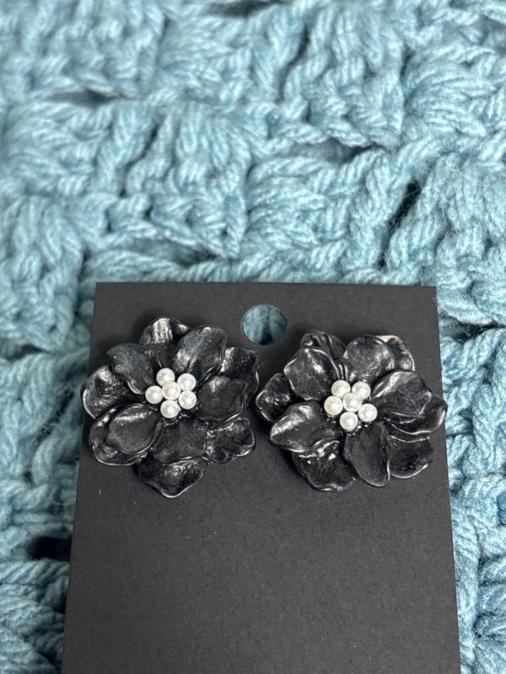 Black Plastic White Faux Pearl Flower Stud Earrings 1 inch